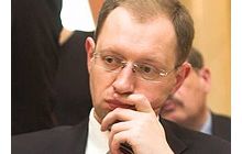 Яценюк божиться, що відмовився від кобр, змій і всього іншого