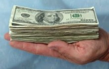 Долар на закритті міжбанку у вівторок знизився до 8,10 грн