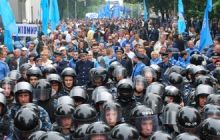 Возле ВР - новые столкновения, в ход идет слезоточивый газ