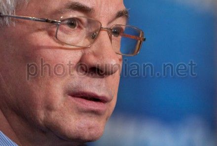 Украина хватает средств на социальные расходы, говорит Азаров Украина хватает средств на социальные расходы, говорит Азаров