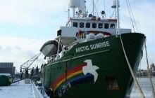 Всіх членів команди судна Greenpeace звинуватили в піратстві