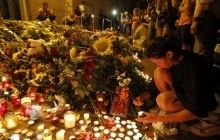 У Києві біля посольства Нідерландів зібралося близько тисячі людей