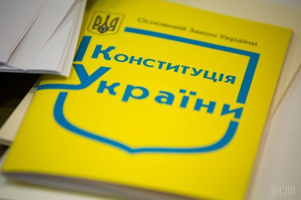Підприємець посилається на права громадян, прописані в Конституції України / фото УНІАН Підприємець посилається на права громадян, прописані в Конституції України / фото УНІАН