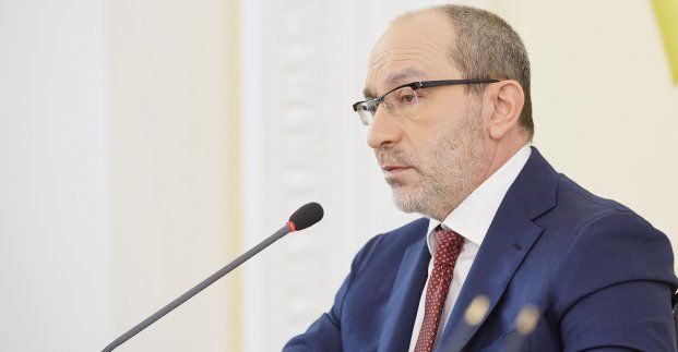 Кернес заявил, что с 1 сентября все школы Харькова будут взяты под охрану за счет местного бюджета / фото city.kharkov.ua Кернес заявил, что с 1 сентября все школы Харькова будут взяты под охрану за счет местного бюджета / фото city.kharkov.ua