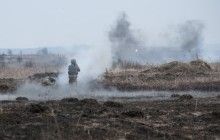 На Донбасі внаслідок ворожих обстрілів поранено українського військового