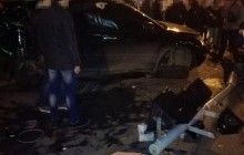 У центрі Одеси Lexus зіткнувся з іншим Lexus і зніс світлофор