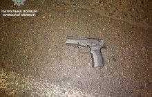 В Сумах мужчина устроил стрельбу возле магазина, есть пострадавшие