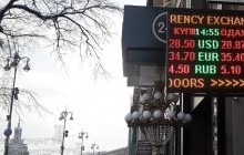 В Україні дешевшають долар і євро