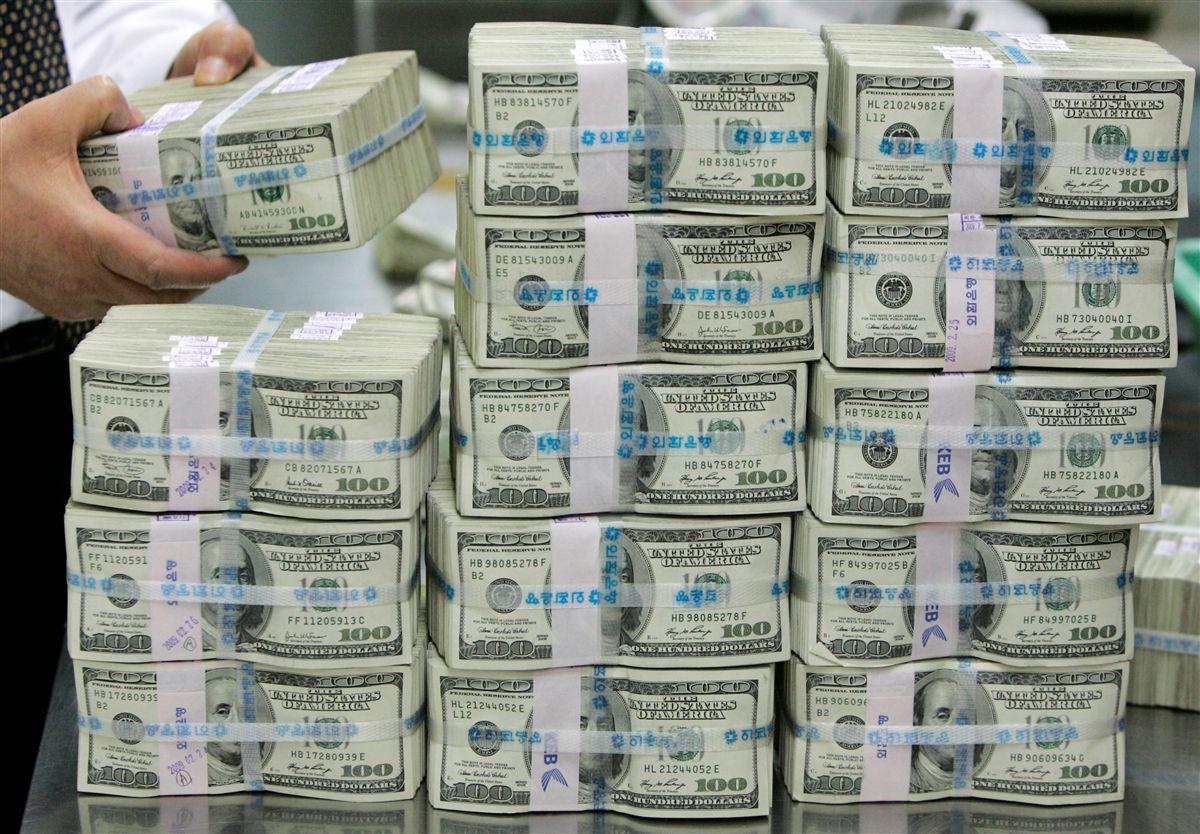 НБУ установил на 12 мая официальный курс доллара к гривне на уровне 41,55 грн/долл. / иллюстрация REUTERS НБУ установил на 12 мая официальный курс доллара к гривне на уровне 41,55 грн/долл. / иллюстрация REUTERS