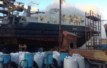 На верфі у Миколаєві загорілось судно (фото)