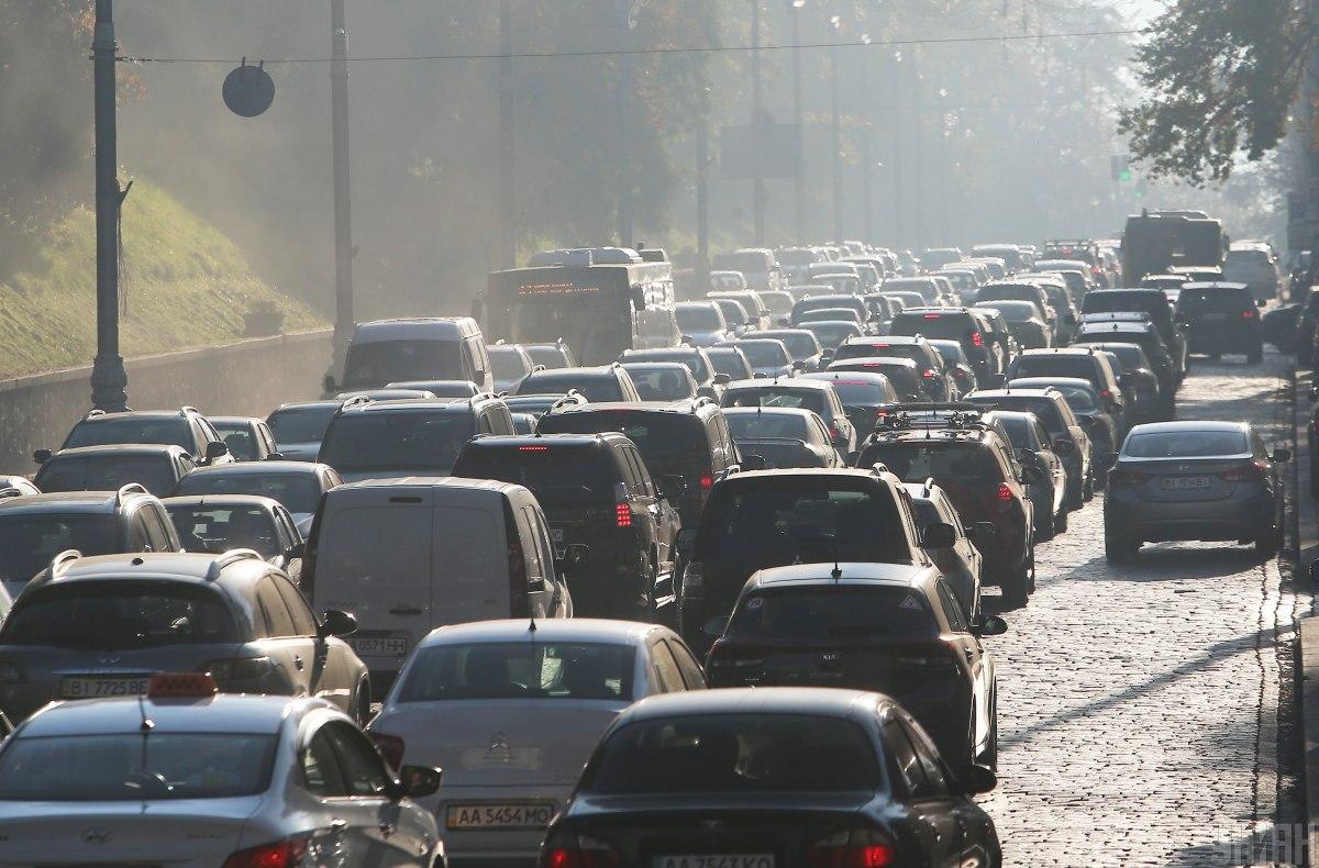 З 30 березня обмежать рух на одному з мостів / фото УНІАН З 30 березня обмежать рух на одному з мостів / фото УНІАН