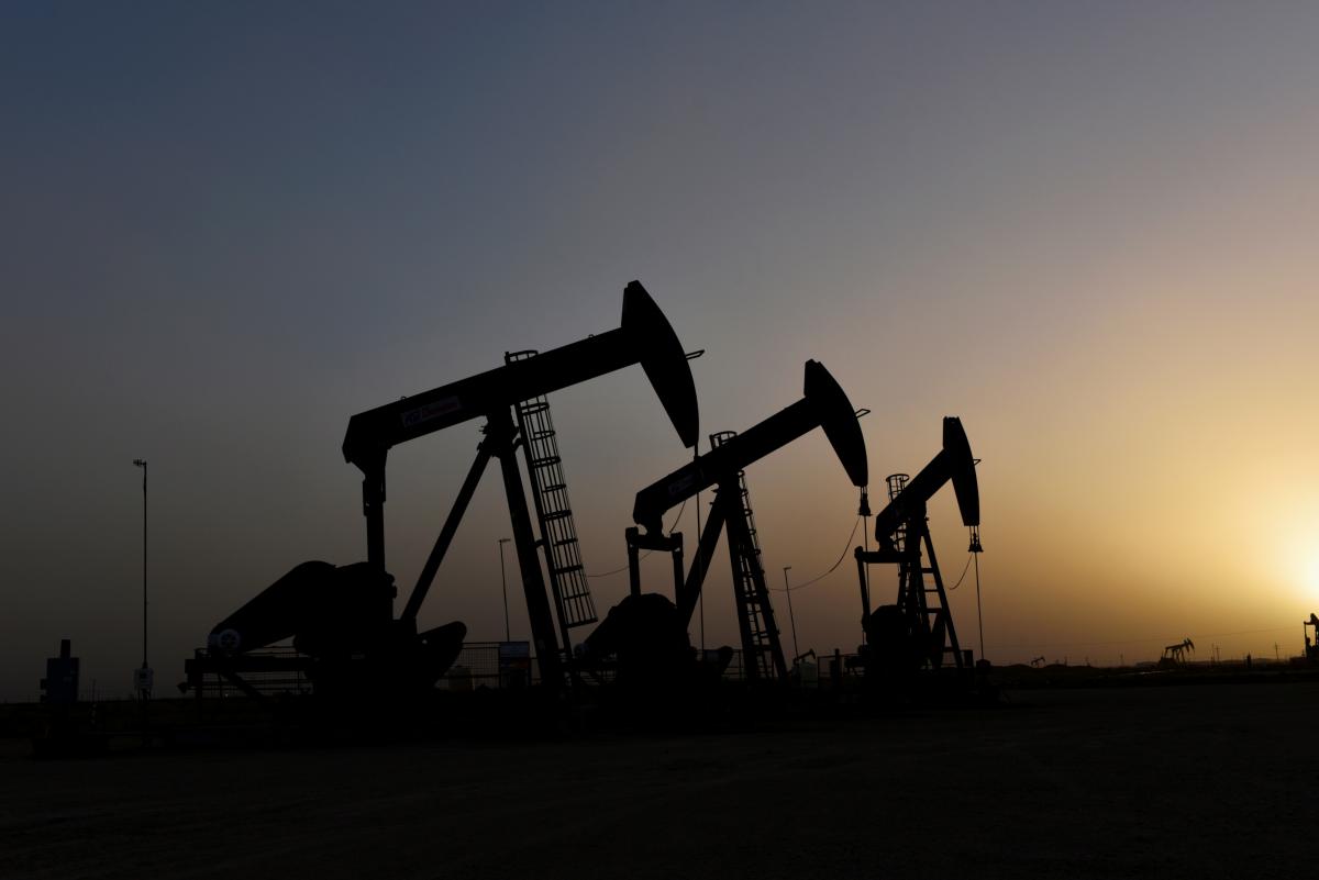 Зниження цін на нафту з Саудівської Аравії та дефляційні сигнали з Китаю також негативно впливають на настрої / фото REUTERS Зниження цін на нафту з Саудівської Аравії та дефляційні сигнали з Китаю також негативно впливають на настрої / фото REUTERS