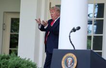 Трамп назвал COVID-19 "подарком из Китая"