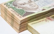 Зарплати чиновників в Україні зросли на 60%: де отримують найбільше