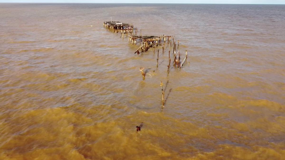 Разрушенный стихией Пирс в Австралии / Фото REUTERS Разрушенный стихией Пирс в Австралии / Фото REUTERS