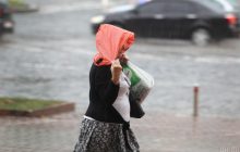 Зливи, грози, град і шквали: синоптик попередила про негоду в Україні