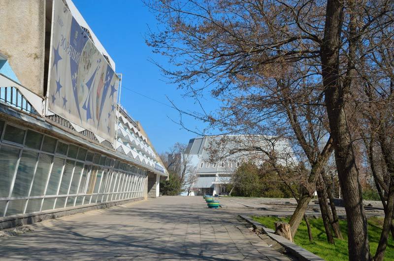 «Звездный» состоит из двух «крыльев» – 4-х и 3-этажного / фото moloda-gvardiya.com.ua