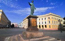 "Красавица Одесса под вражеским огнем". Как одесситы готовятся дать отпор агрессору