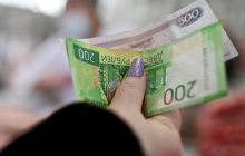 У Росії дівчина "мобіка" привласнила його гроші та пішла до іншого