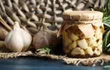 Тільки так мариную часник на зиму: популярний рецепт від Клопотенко