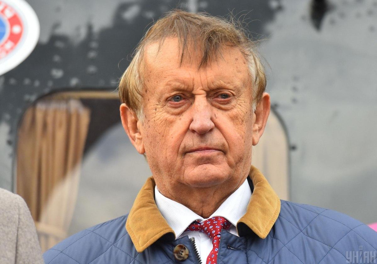 Екс-президента компанії «Мотор Січ» В'ячеслава Богуслаєва і його сина звинувачують у розкраданні майна / фото УНІАН, Олександр Прилепа Екс-президента компанії «Мотор Січ» В'ячеслава Богуслаєва і його сина звинувачують у розкраданні майна / фото УНІАН, Олександр Прилепа