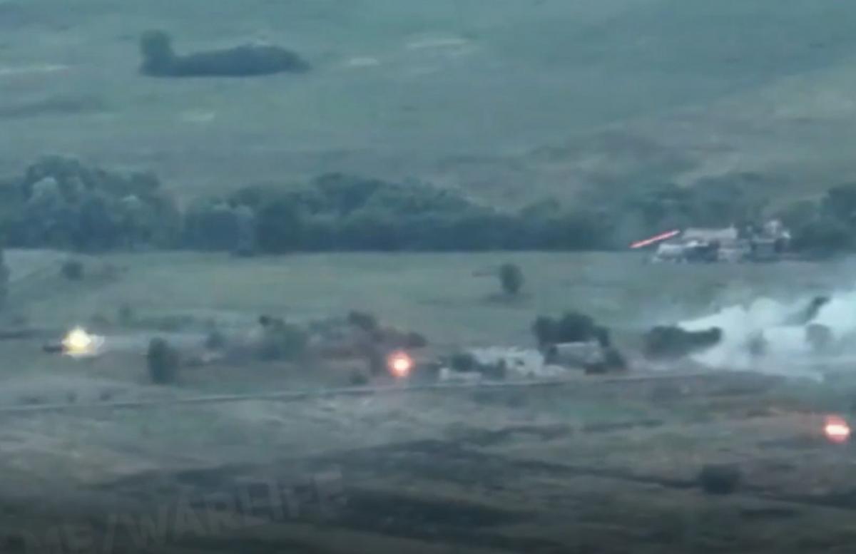 Український БТР-4Е знищує позиції російських військ / скріншот Український БТР-4Е знищує позиції російських військ / скріншот