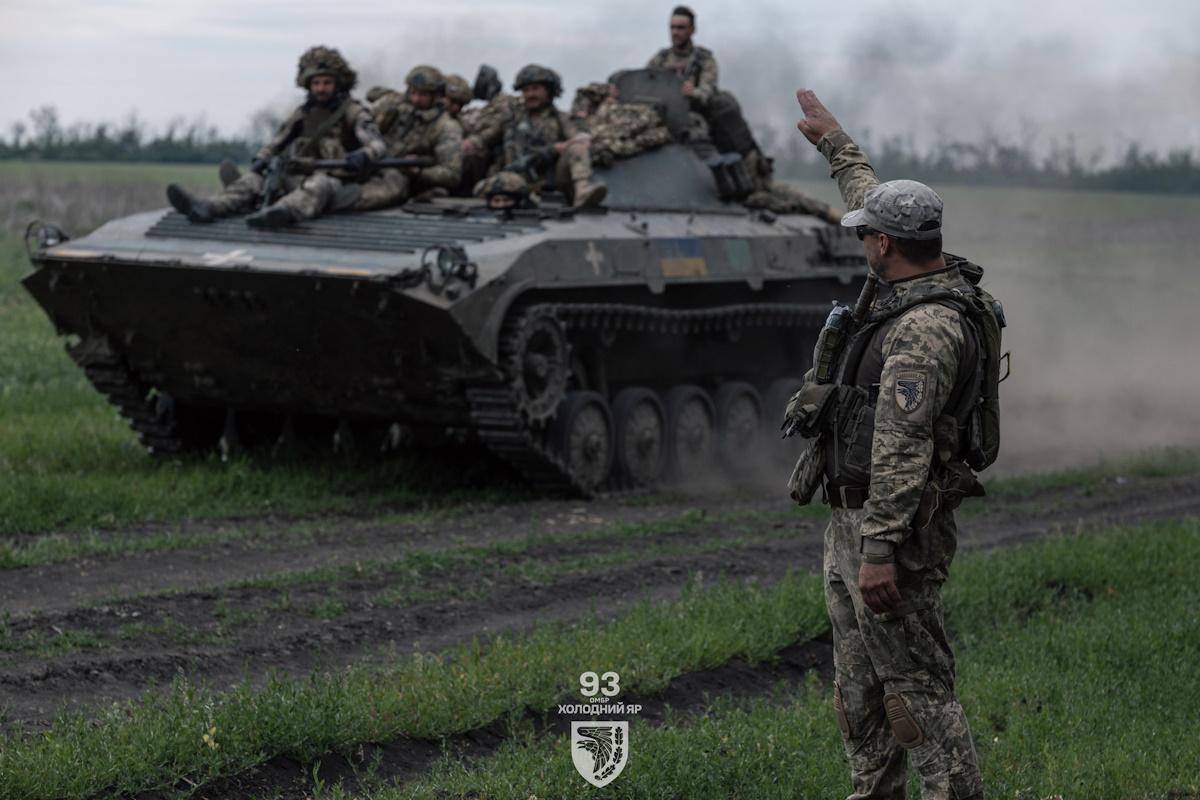 Левова частина витрат іде на зарплати військовим / фото facebook.com/93OMBr Левова частина витрат іде на зарплати військовим / фото facebook.com/93OMBr