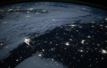 NASA показала уникальную фотографию "самой высокой молнии на Земле"