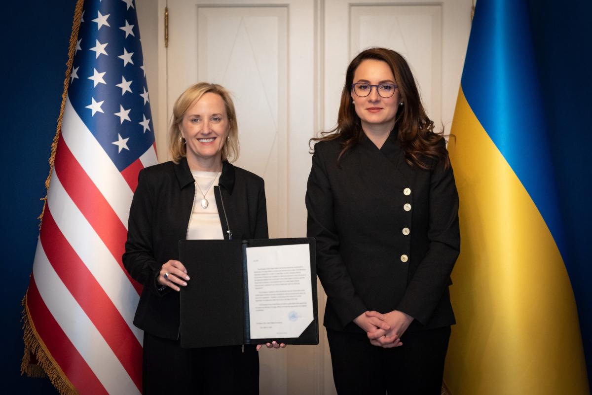 Україна та США офіційно запустили Фонд відбудови / фото https://www.facebook.com/yulia.svyrydenko Україна та США офіційно запустили Фонд відбудови / фото https://www.facebook.com/yulia.svyrydenko