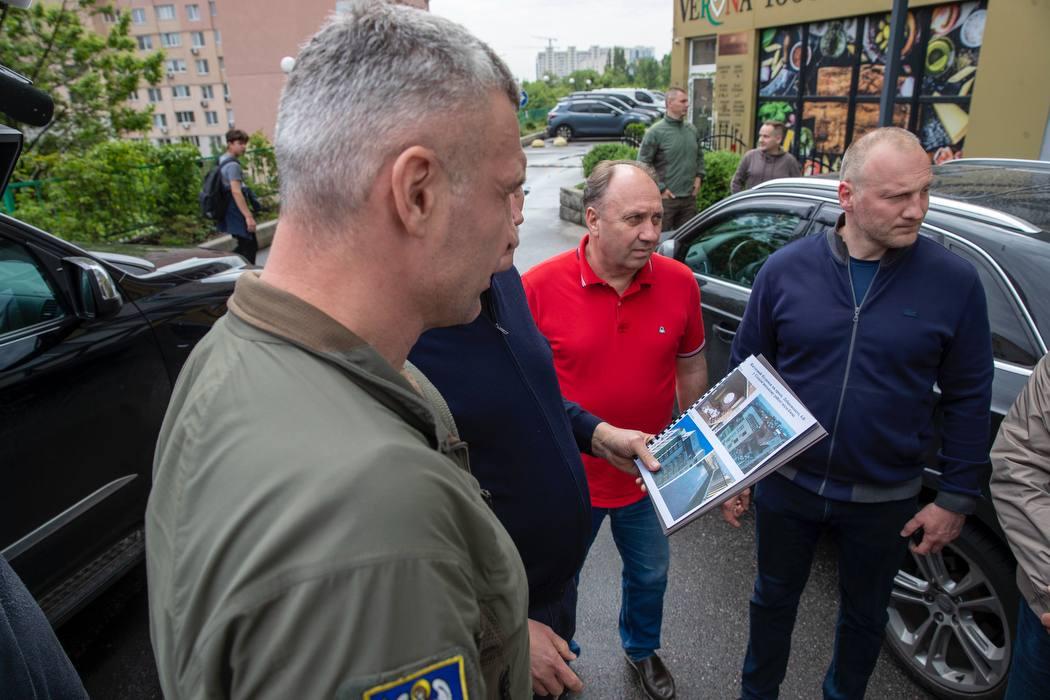 У Києві відновили ще одну багатоповерхівку після обстрілів, ще у 12 тривають ремонтні роботи, - Кличко У Києві відновили ще одну багатоповерхівку після обстрілів, ще у 12 тривають ремонтні роботи, - Кличко